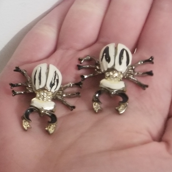 Beetlejuice vibes: 2 quirky vtg b&w enamel beetle brooches w clear stones - Picture 2 of 5